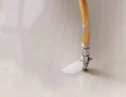 安顺瓷砖空鼓维修公司专业解答在瓷砖铺贴过程中，如果使用的砂料过粗（如全部使用了粗砂），可能会导致以下问题