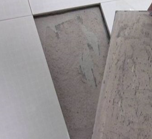 安顺瓷砖空鼓维修公司分享瓷砖铺贴时如果打浆（即涂抹在瓷砖背面和基层上的砂浆或瓷砖胶）过少，会带来以下问题